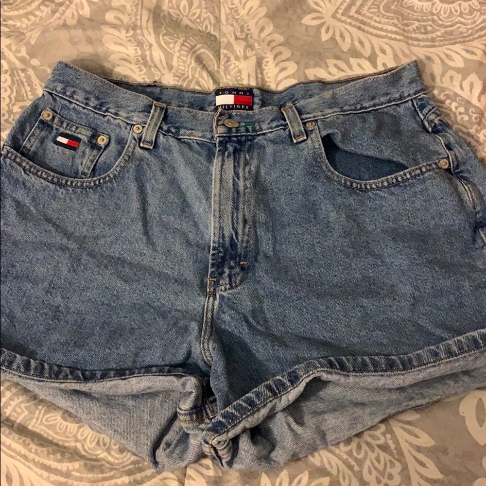 AUTHENTIC VINTAGE Tommy Hilfiger High Waist Shorts